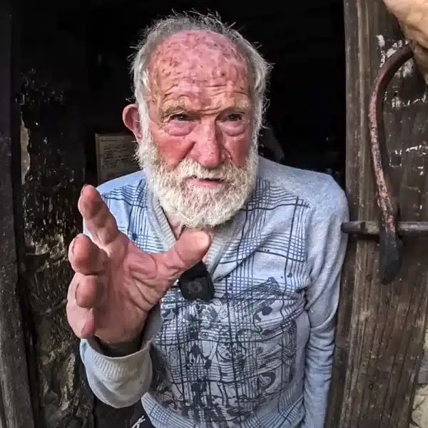 Federico 93 años vive como hace un siglo
