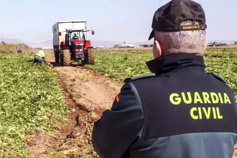 Guardia Civil trabajadores campo