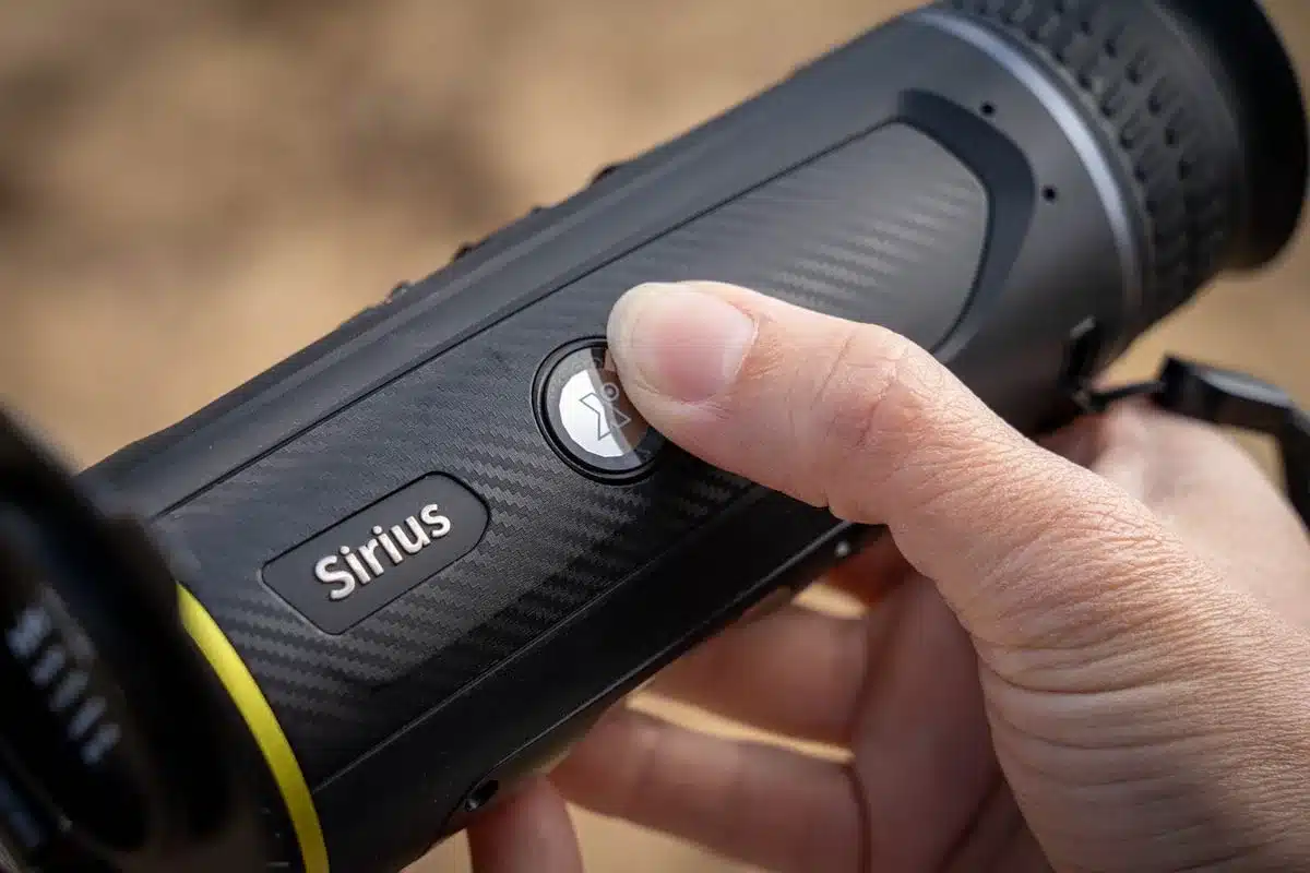 El botón de encendido del Pixfra Sirius S635.