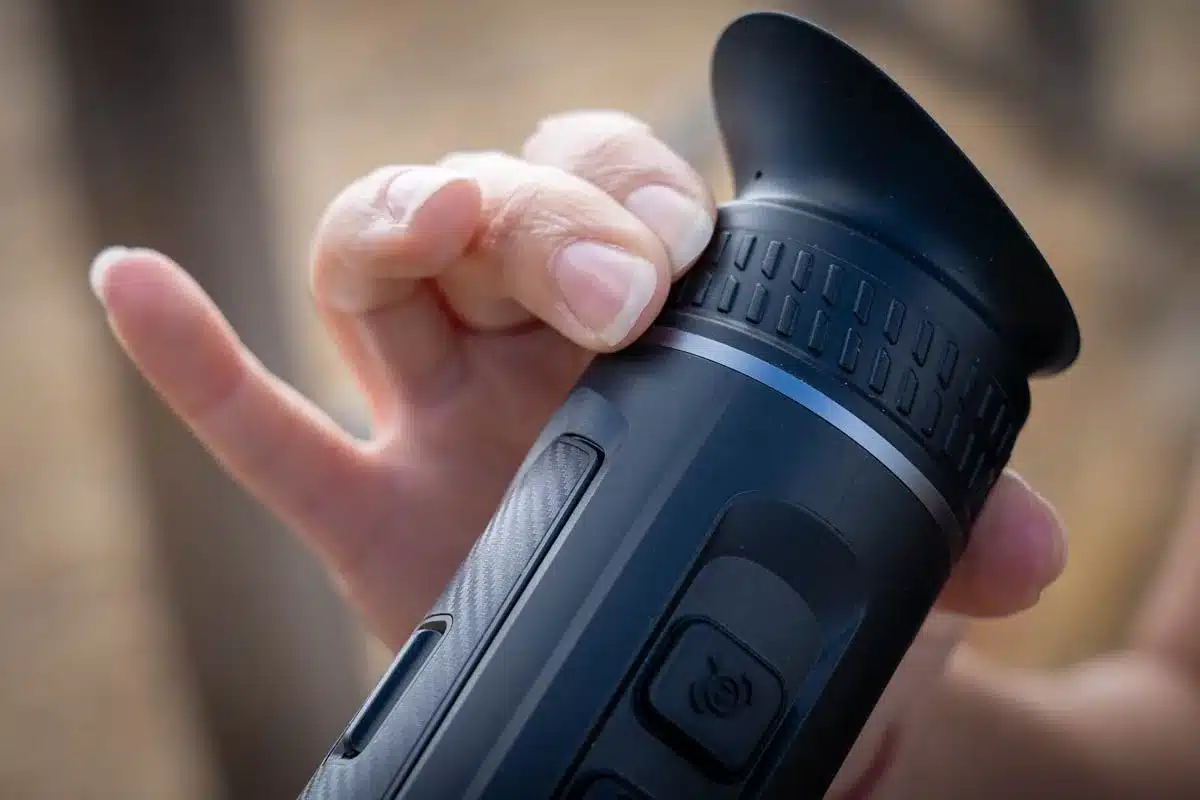 El anillo de enfoque funciona de manera fluida pero precisa.