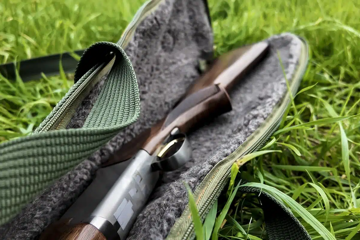 fallece cazador enfundar arma