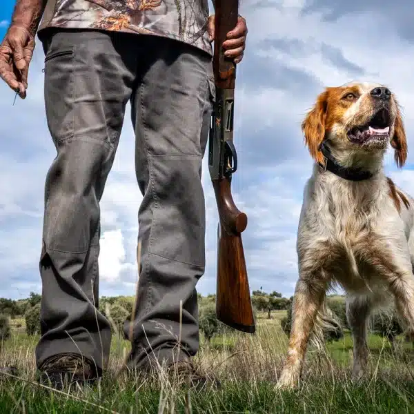 Cazador con su perro