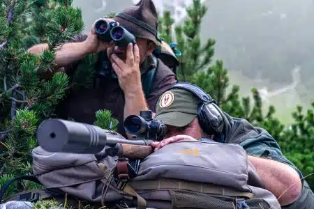 Un cazador usando un silenciador en Austria.