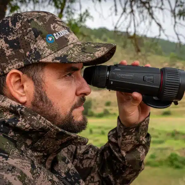 Un cazador de jabalí con un térmico en Castilla La Mancha
