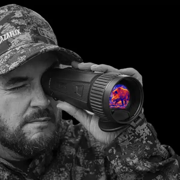 Cazador con monocular térmico Nocpix.