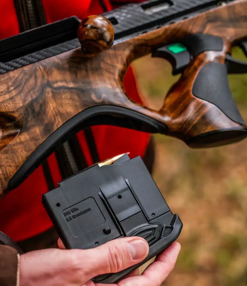 El cargador se introduce a través de la culata.