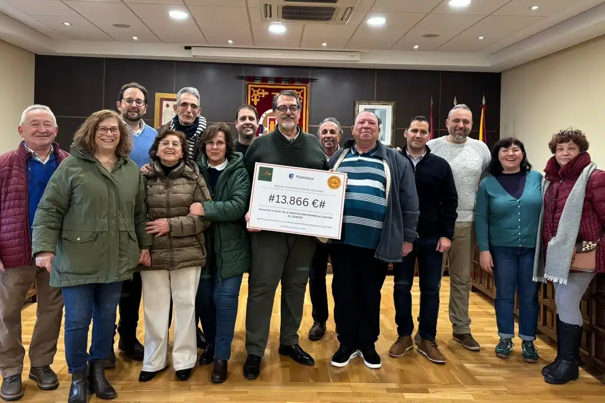 Cazadores de un pueblo de Toledo entregan 13.866 euros a la AECC tras una exitosa jornada benéfica