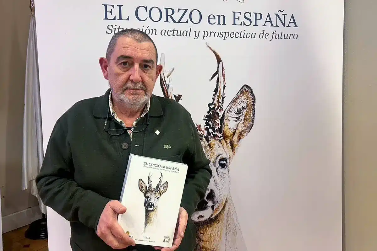 Florencio Markina durante la presentación del libro El corzo en España.