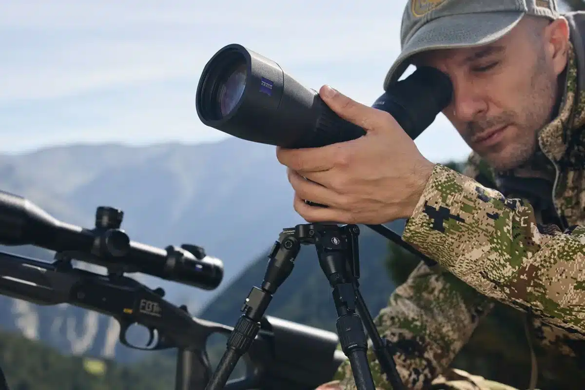 ZEISS lanza el nuevo Conquest Apia 65: un telescopio compacto perfecto para los recechos de corzo