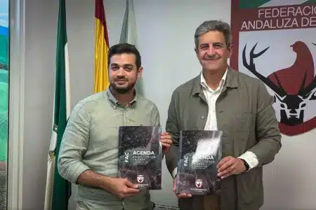 Adrián Yacar y José Mª Mancheño, tras la firma.