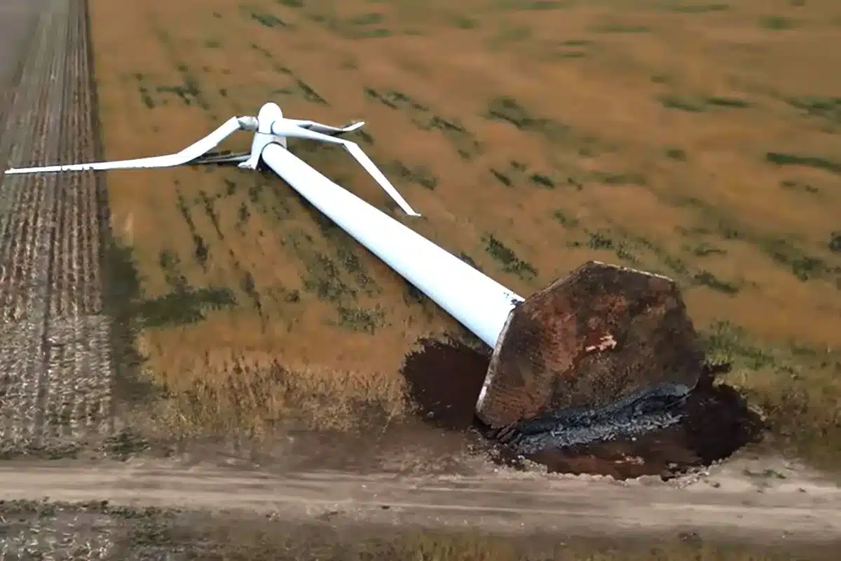 viento arranca enorme turbina