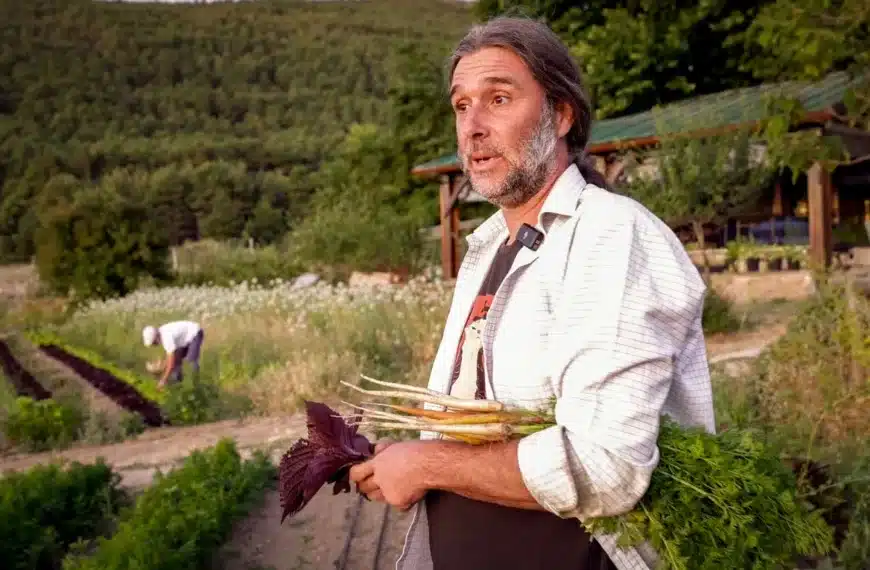 Cristian, en su huerto.