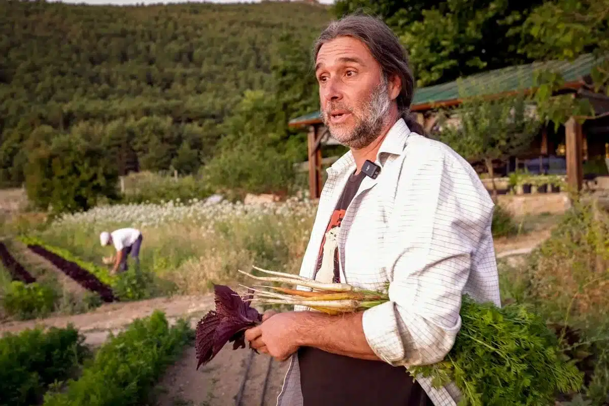 Cristian, en su huerto.