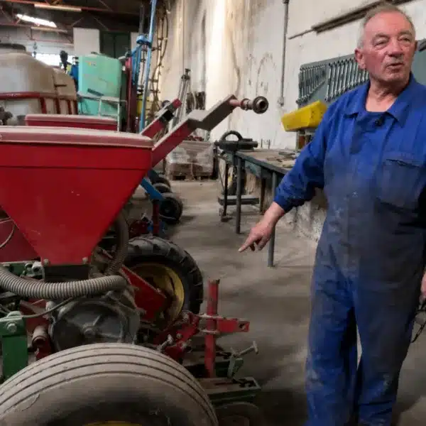 agricultor sembradora maiz