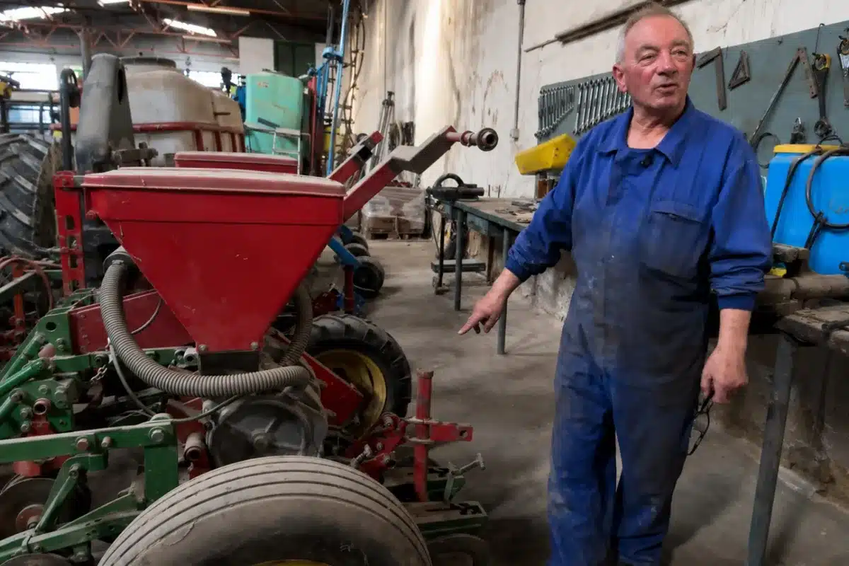 agricultor sembradora maiz