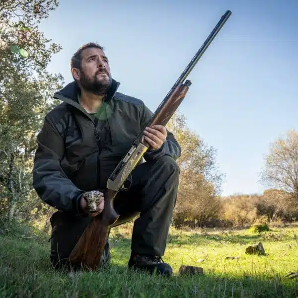 Un cazador en el campo.
