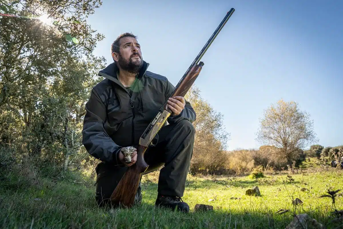 Un cazador en el campo.