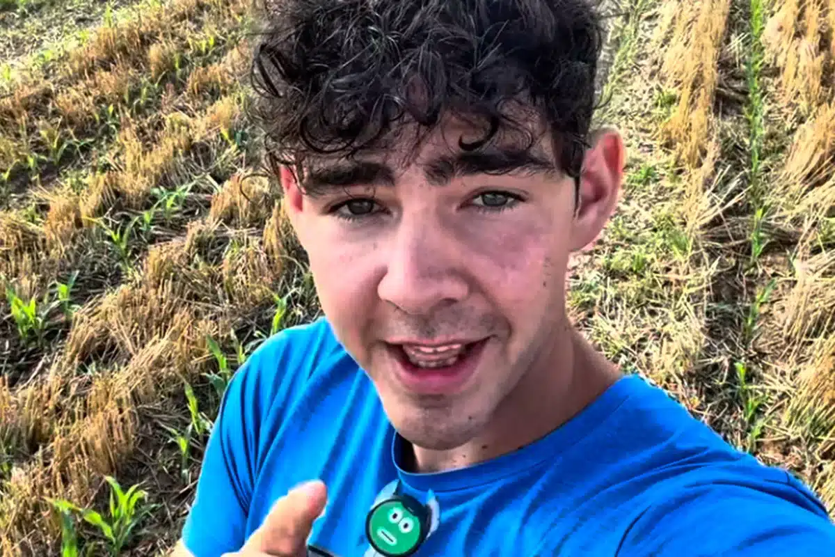joven informático agricultor