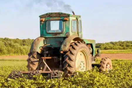 Un viejo tractor en una imagen de archivo.