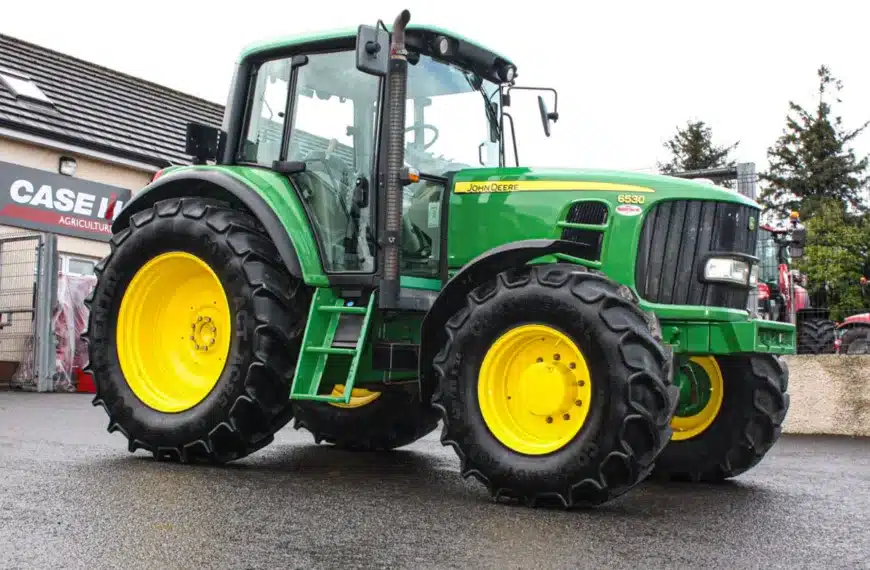 Un John Deere 6530 4WD como el subastado.
