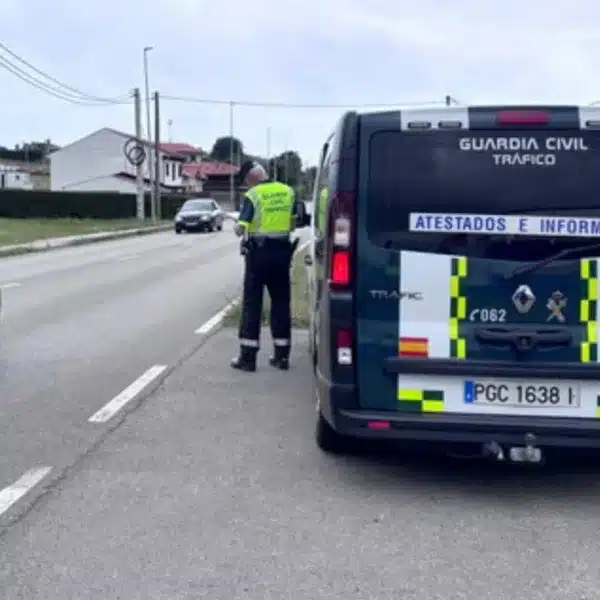 Guardia Civil multa conductor hijo parking