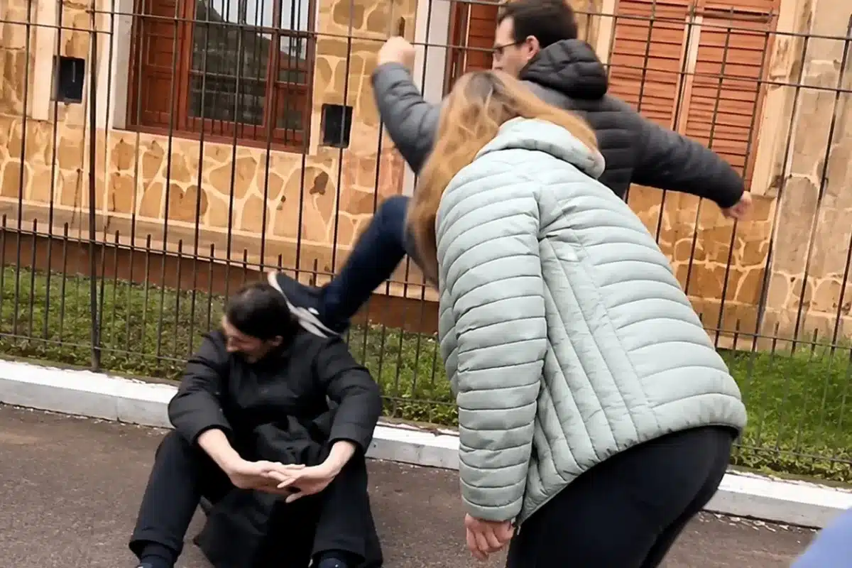 Pacma protesta contra el maltrato animal compariendo el maltrato a un hombre