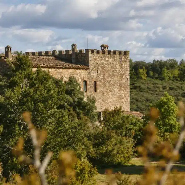 Sale a la venta aldea abandonada