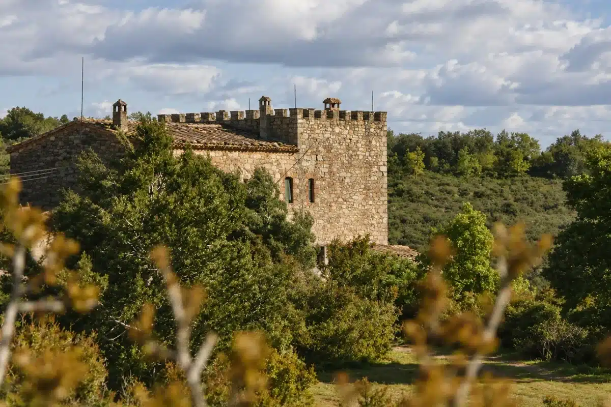 Sale a la venta aldea abandonada