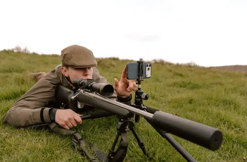 Spartan, la marca de bípodes de carbono para rifles, pone cinco revolucionarios accesorios en las armerías españolas