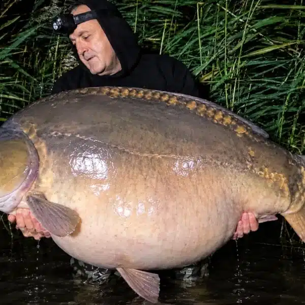 Pescador de Toledo captura una carpa de 36,8 kilos