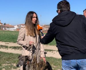 Antena 3 emite un reportaje sobre galgos tras su 'error' de la semana pasada
