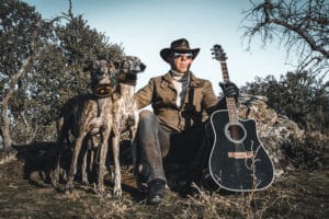 Un cazador amante del rock and roll compone esta cañera canción para sus perros de caza