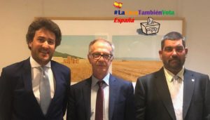 La RFEC presenta #LaCazaTambiénVotaEspaña al Ministro socialista de Cultura y Deporte