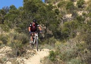 El Seprona empieza a multar a ciclistas que se internan en el monte en Alicante