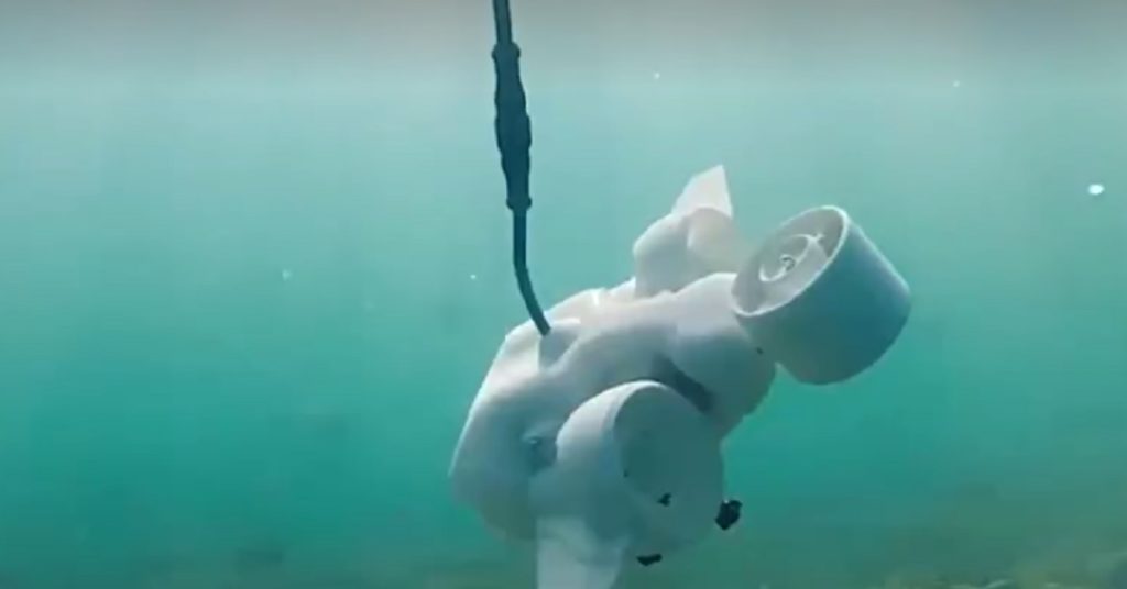 dron-subacuatico-que-graba-bajo-el-agua