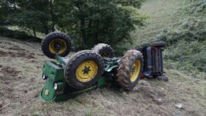 Muere un agricultor en Lugo tras volcar su tractor y quedar atrapado debajo