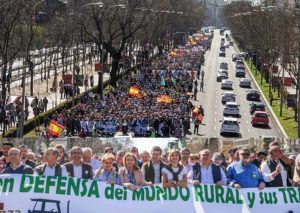 El mundo rural se reivindica en Madrid ante PP, PSOE, C's, Podemos  y VOX