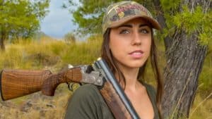 Las mujeres ya suponen el 15% de los nuevos cazadores en Extremadura