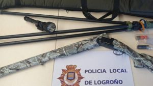 La Policía Local de Logroño denuncia a un furtivo que escondió un arma entre los matorrales