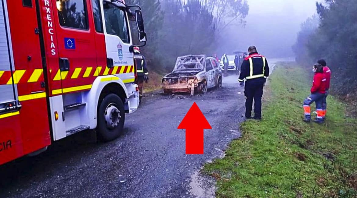 El coche de un cazador gallego se incendia y logra salvar a sus perros de milagro